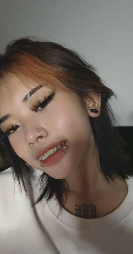 zems3lling naked actress photo