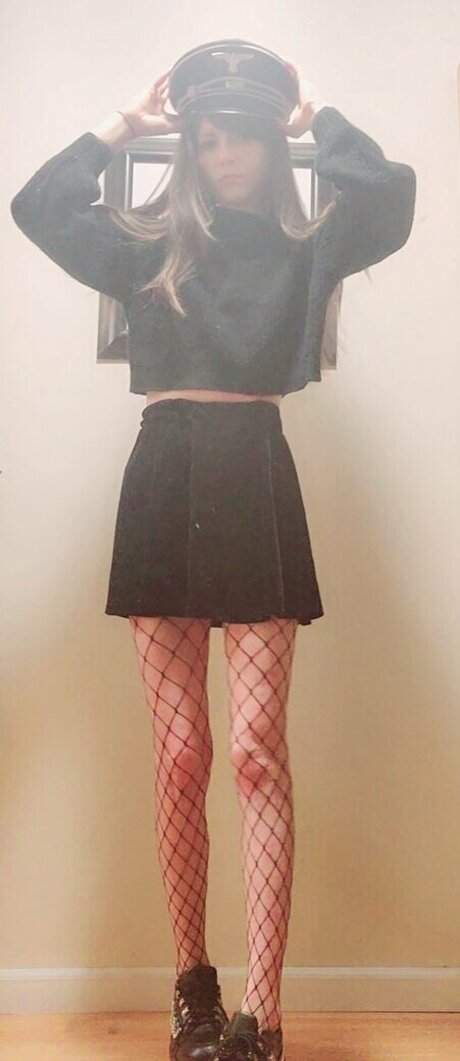 Ariel Harris star naked img