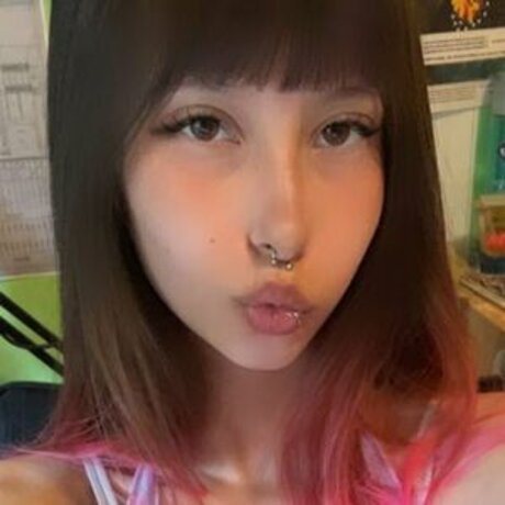 Gutsands1uts sex model image