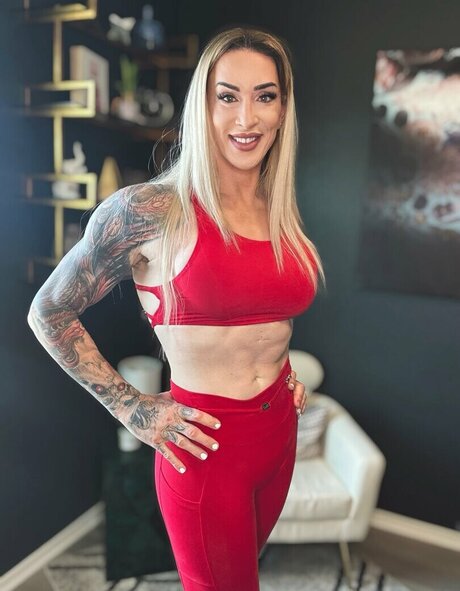 Gabbi Tuft model nude photo