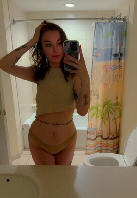 thereallmissvee hot model photo