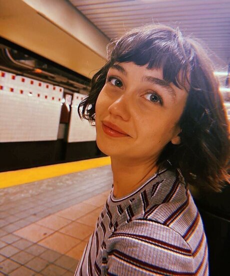 Sydney Chandler star hot archive