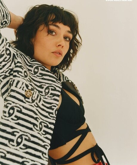 Sydney Chandler nudes model image