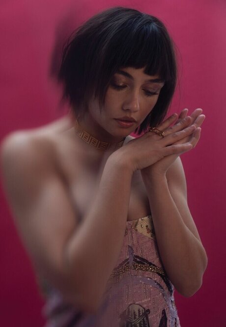 Sydney Chandler pretty star archive