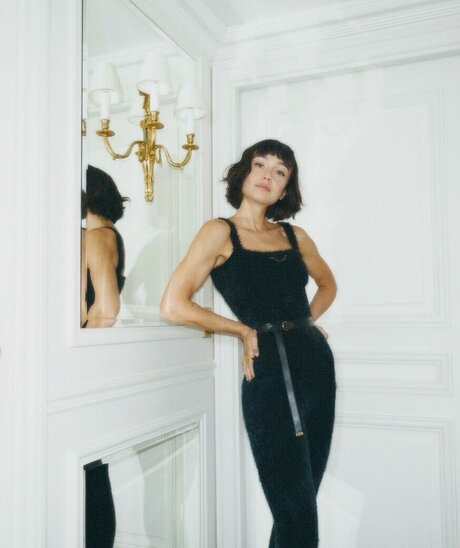 Sydney Chandler star adult photo