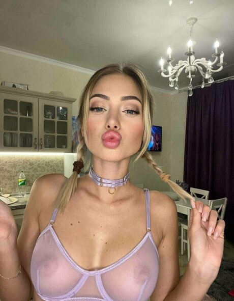 Angela Fiery star sexy img