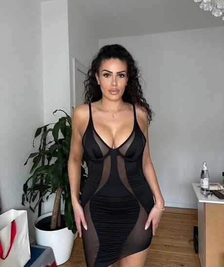 Roaya Soraya exclusive star gallery