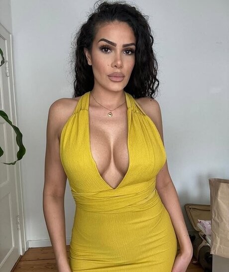 Roaya Soraya hd model pics