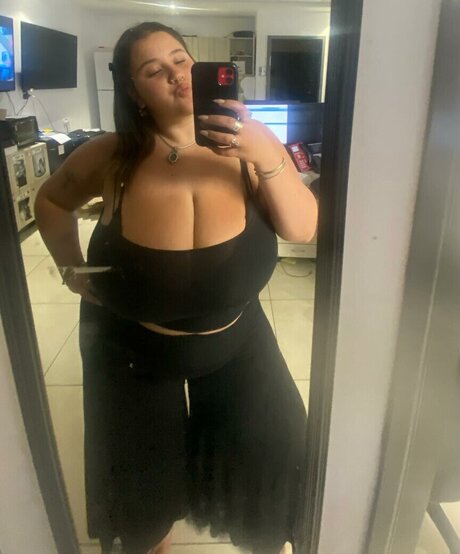 Mikaash model best images