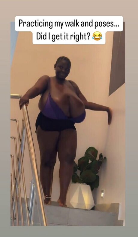 Busty Vivian pornographic actress img