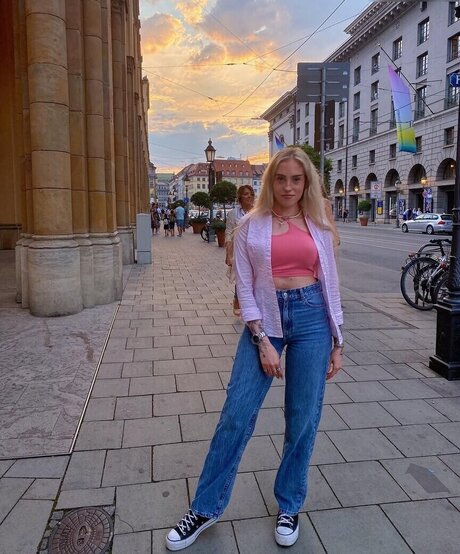 ayyetay model sexy galleries