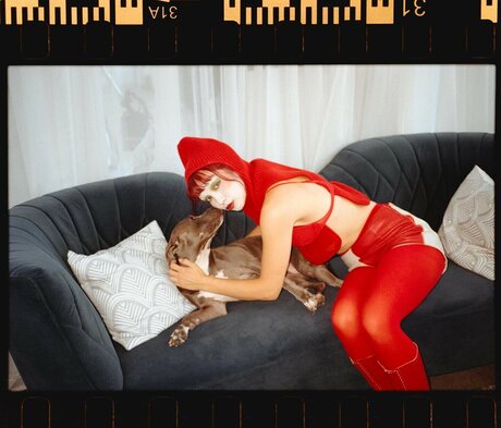 Wallice naked model picture