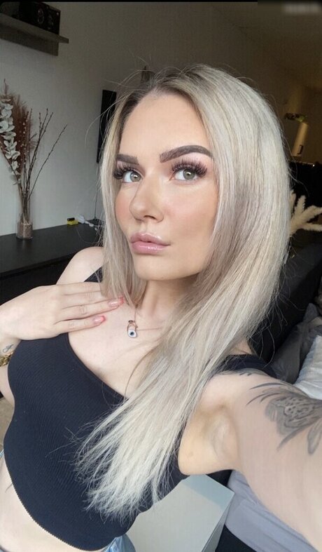 Nele mbt hot model pics