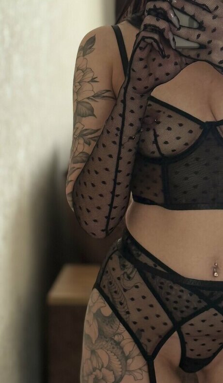 curvy shemale onlyfans top pics