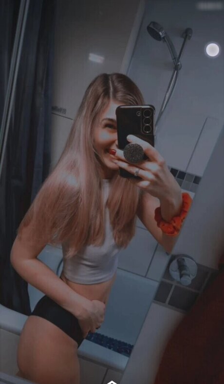 lightskin onlyfans exclusive pics