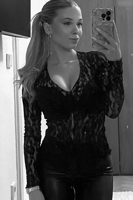 Kati Ktr model top pictures