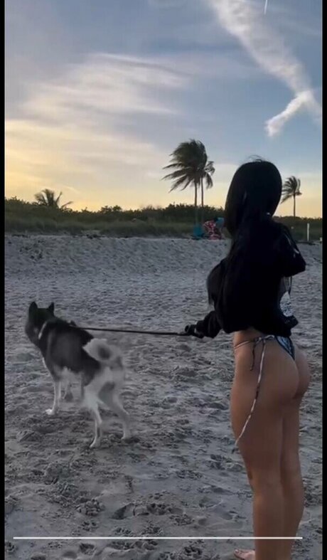 Mariana Villa model naked pics