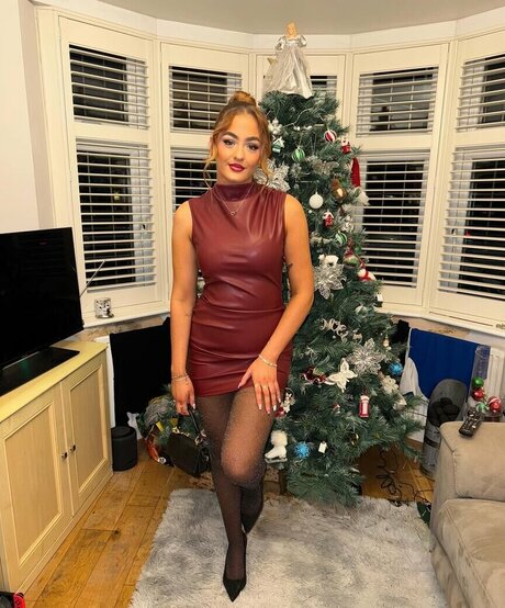 danielleelou art model images