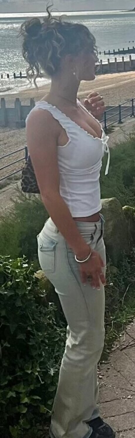 Millie Smith erotic model photo