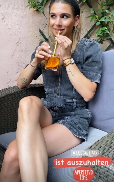 Jana Wosnitza model adult pictures