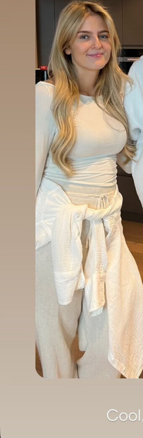 busty mom onlyfans top gallery