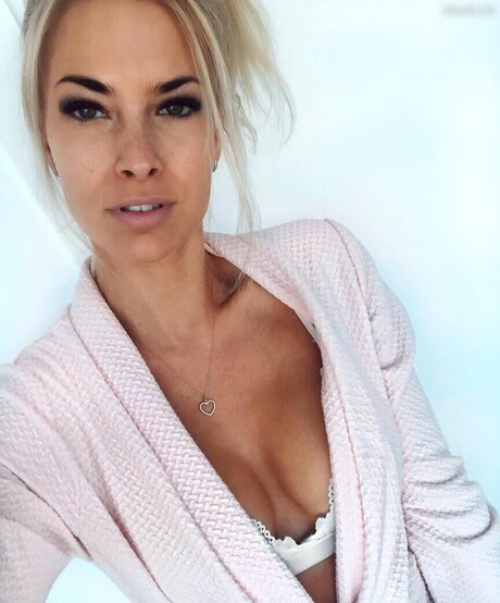 Isi Gl ck best actress picture