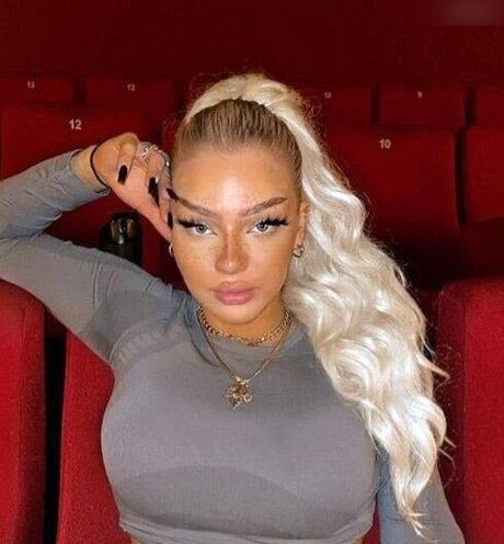 Elaine Victoria pornstar pretty images