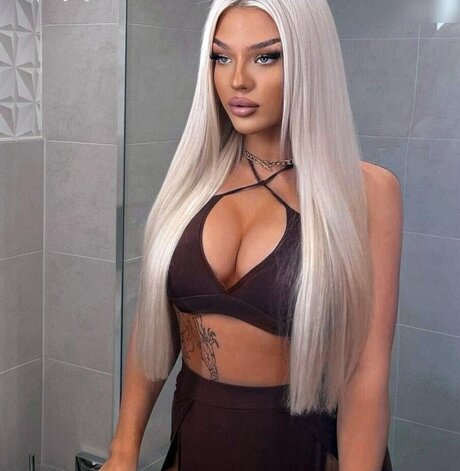 Elaine Victoria art actress photos