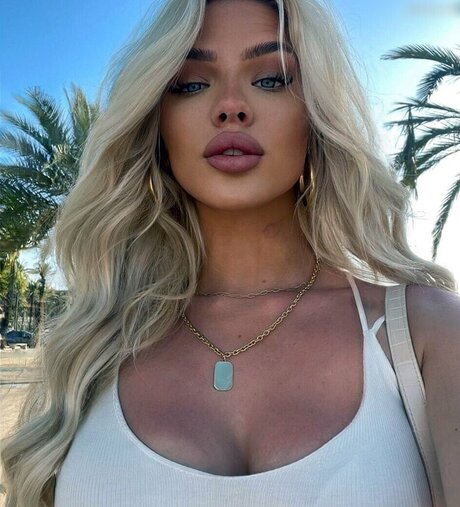 Elaine Victoria pornstar exclusive img