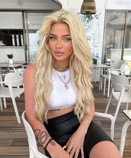 Elaine Victoria star nude photos