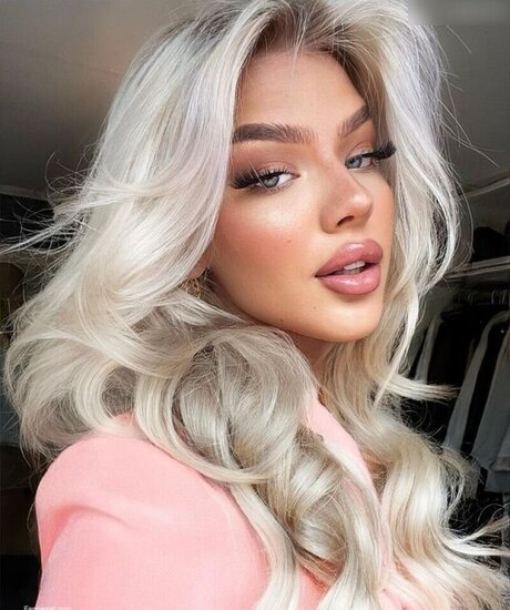 Elaine Victoria nudes model images