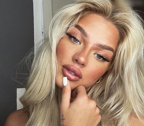 Elaine Victoria sex model images