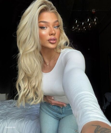 Elaine Victoria pornographic model images