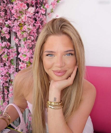 Elaine Victoria pornstar hd gallery