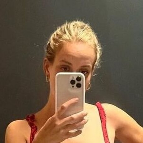 Justleo actress photo