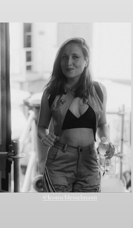 Alice Merton sexy star image