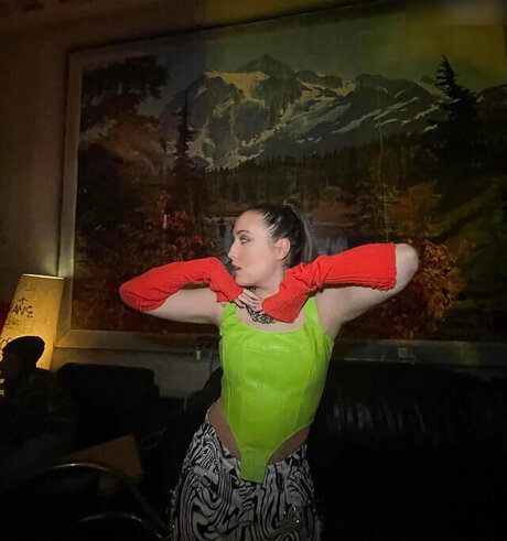 Alice Merton hot pornstar picture