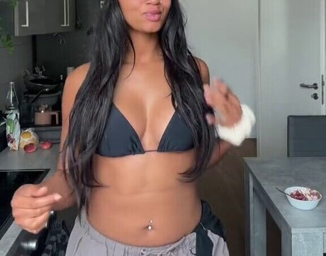 petite slut onlyfans hd galleries