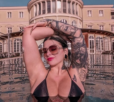 Lyn k44 model naked photos