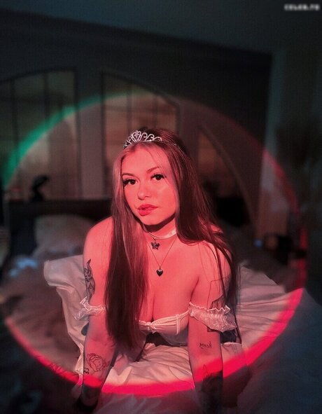 joi onlyfans pornographic photos