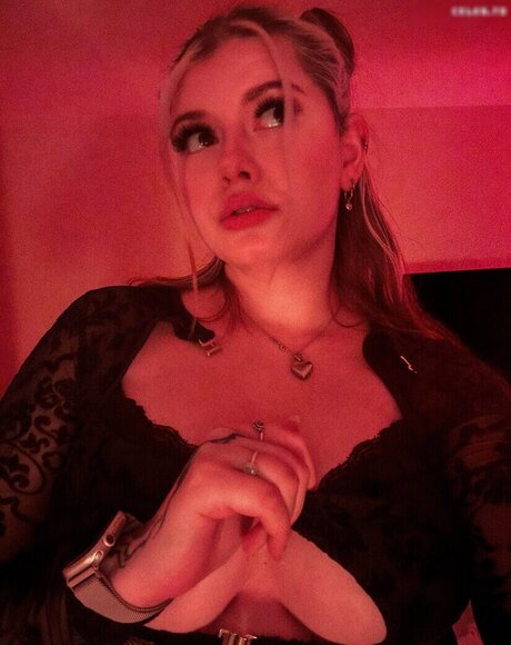 Feneliactx naked star picture