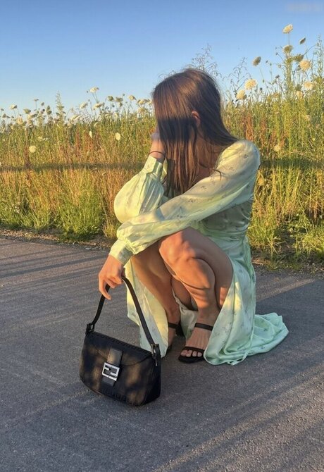 Upskirt Candids model top gallery