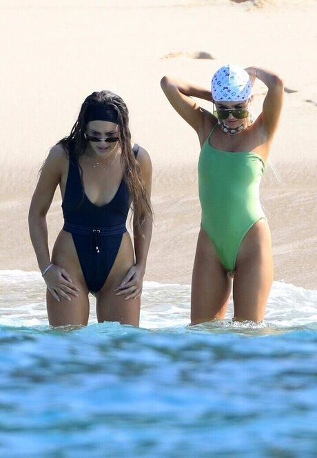 Delilah Hamlin model top picture