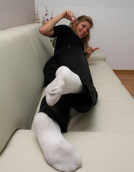 Footlovegirls pornstar pretty pics