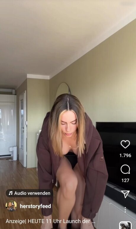 herstoryfeed adult model photo