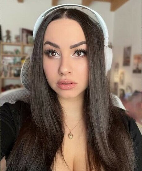 Bunnygirl model high quality pics