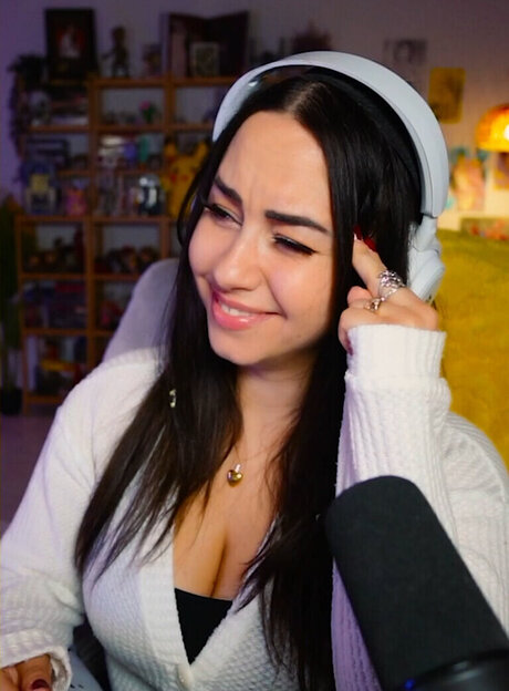 Bunnygirl adult model picture