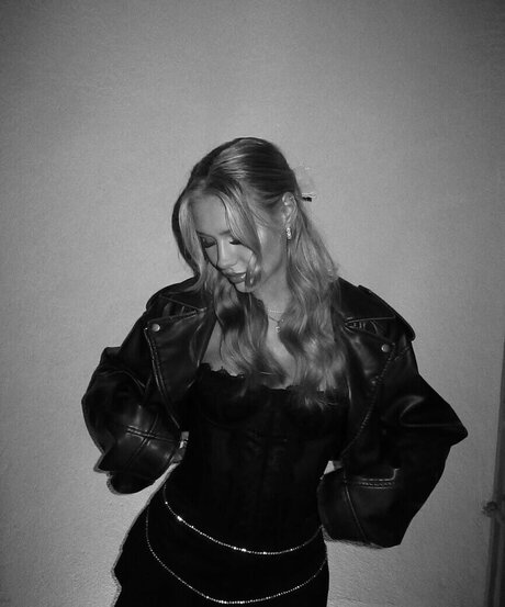 Caro Konrad star art photo