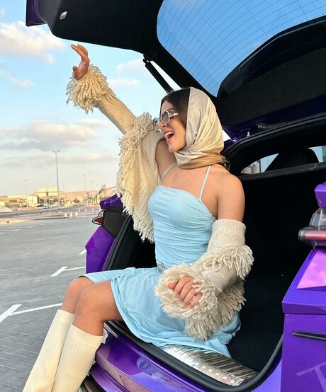 curvy cougar onlyfans naked image