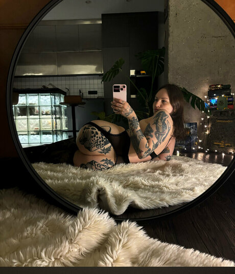 queenbellatrixx star nice pic